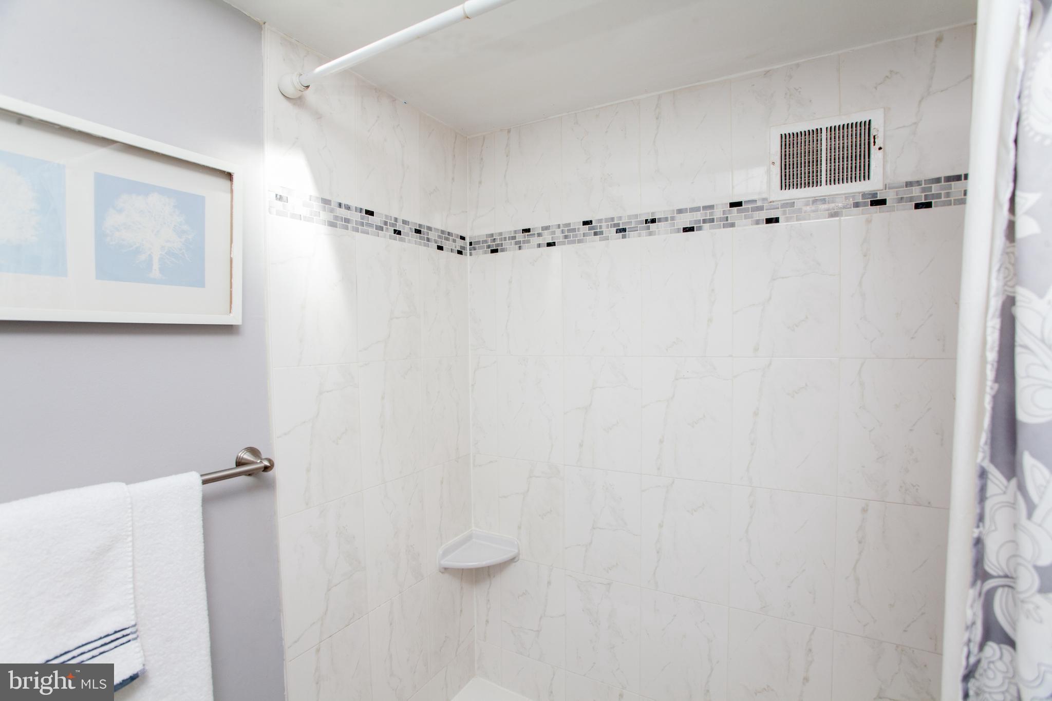 12516 Chilton Road Philadelphia, PA 19154 - Photo 45 of 73 Hall Bath