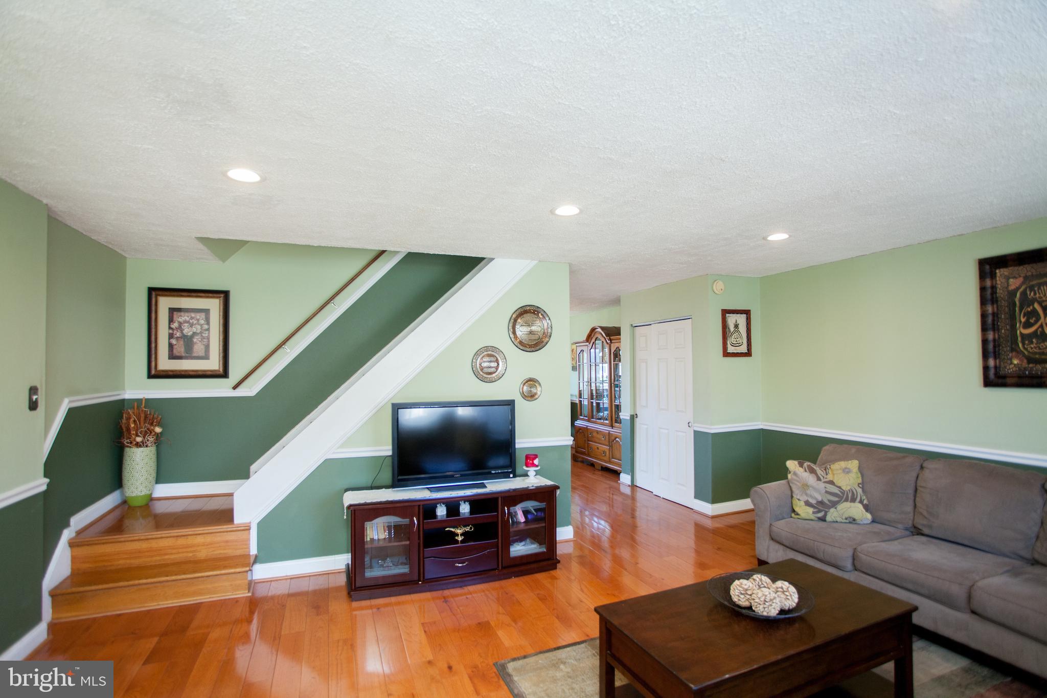 12516 Chilton Road Philadelphia, PA 19154 - Photo 6 of 73 Living Room