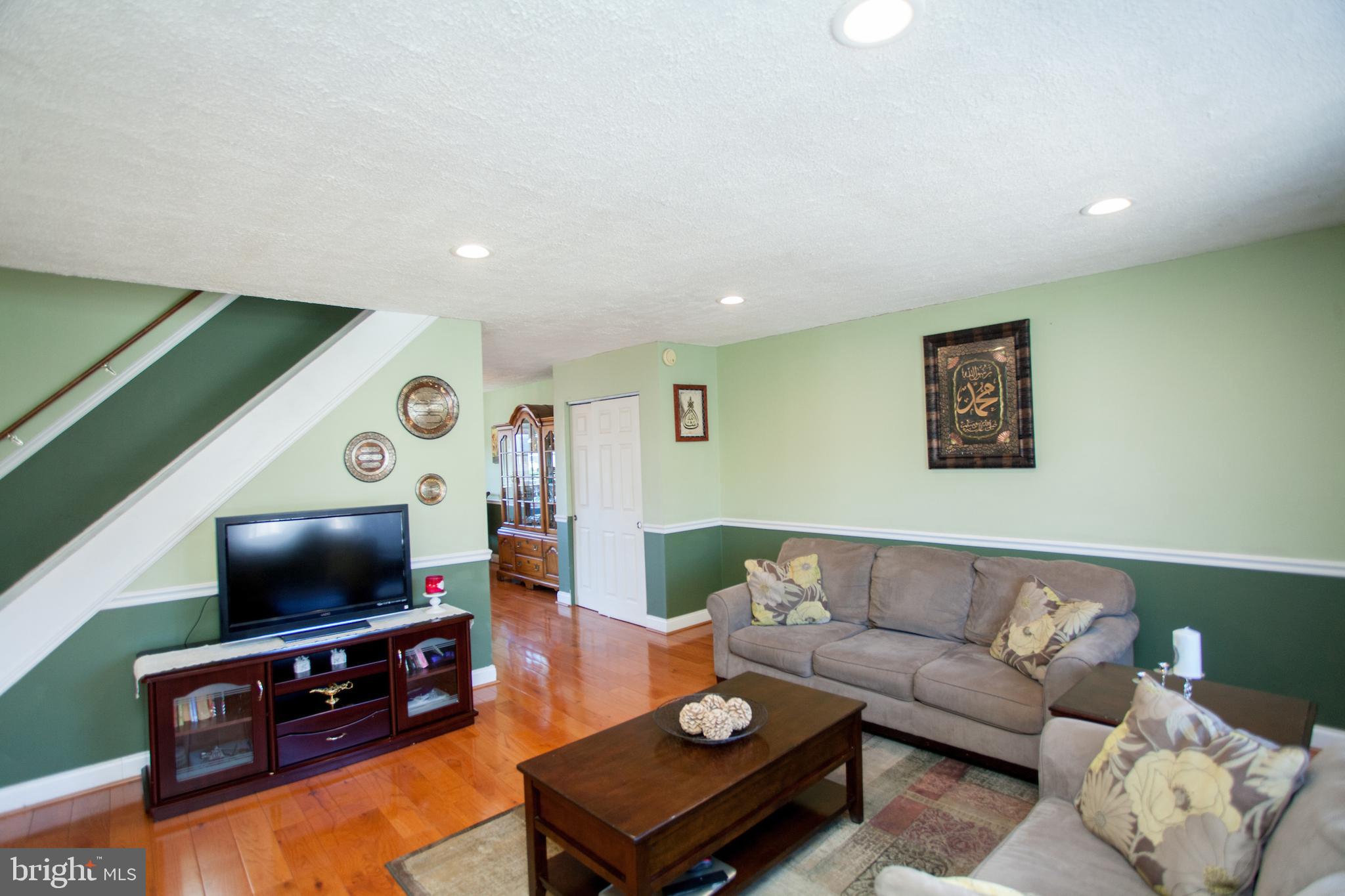 12516 Chilton Road Philadelphia, PA 19154 - Photo 7 of 73 Living Room