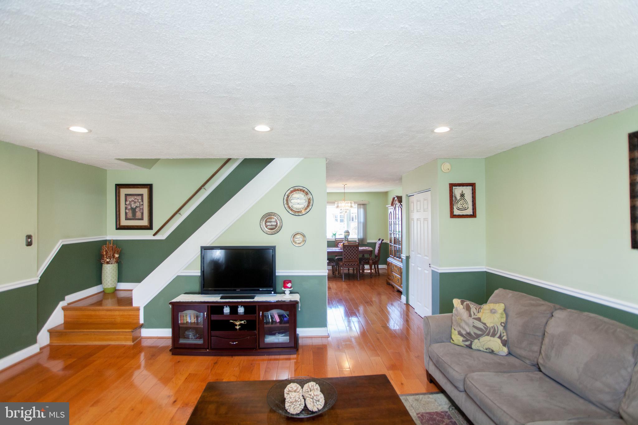 12516 Chilton Road Philadelphia, PA 19154 - Photo 8 of 73 Living Room