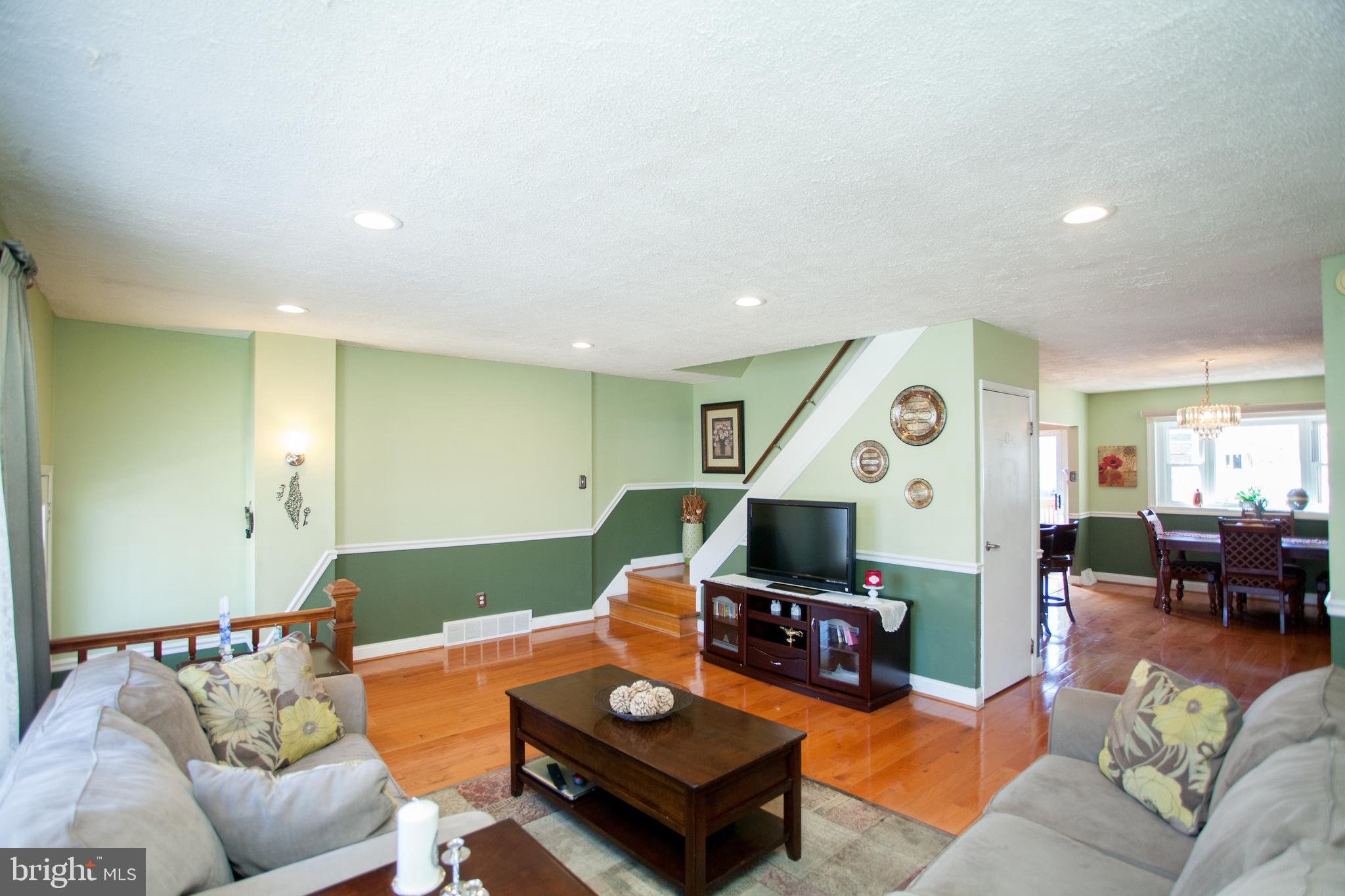 12516 Chilton Road Philadelphia, PA 19154 - Photo 9 of 73 Living Room