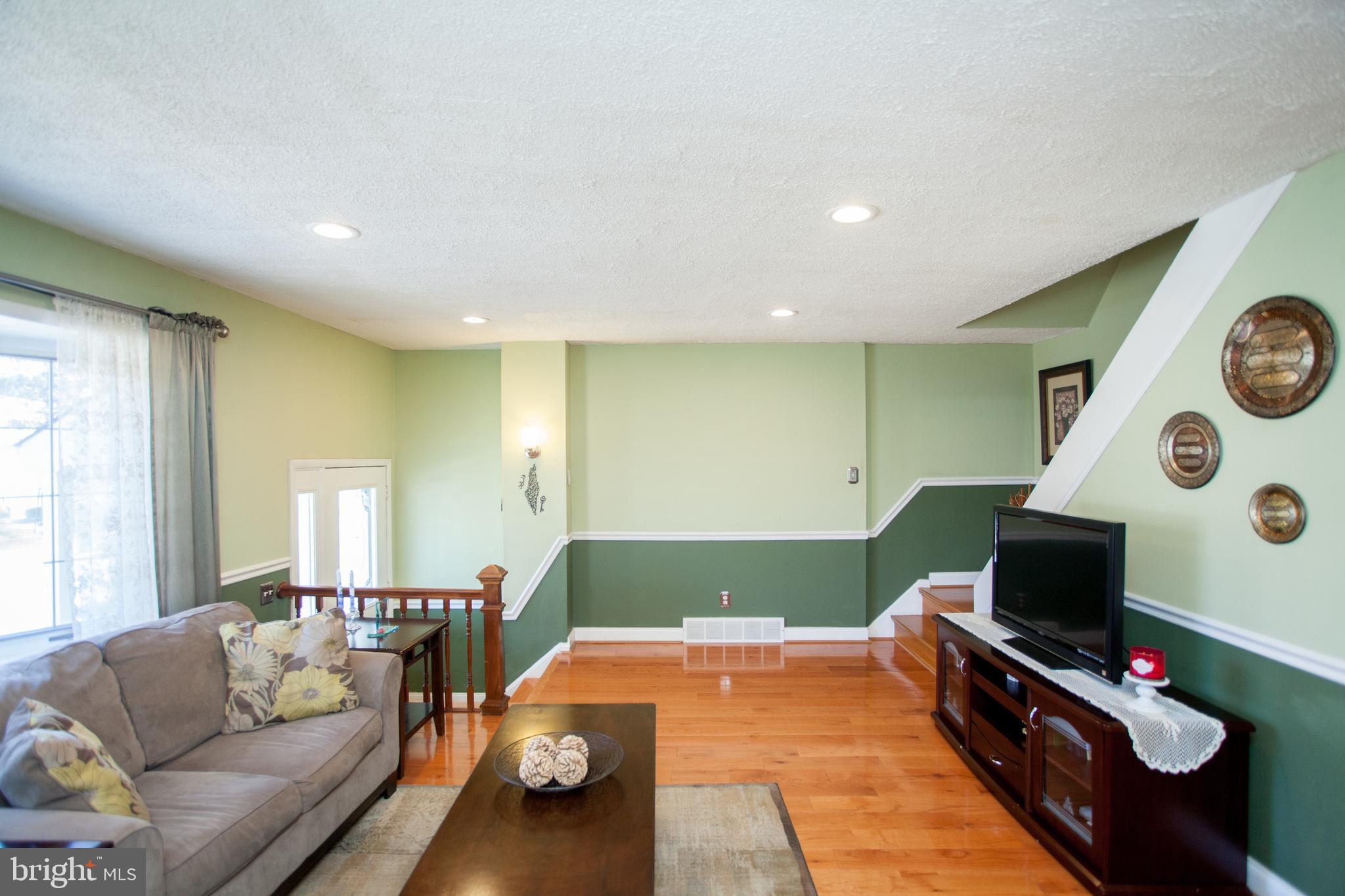 12516 Chilton Road Philadelphia, PA 19154 - Photo 10 of 73 Living Room