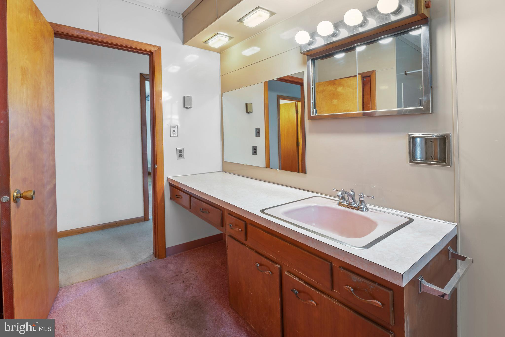 129 Barnsboro Road Sewell, NJ 08080 - Photo 36 of 56 Large Main Bathroom