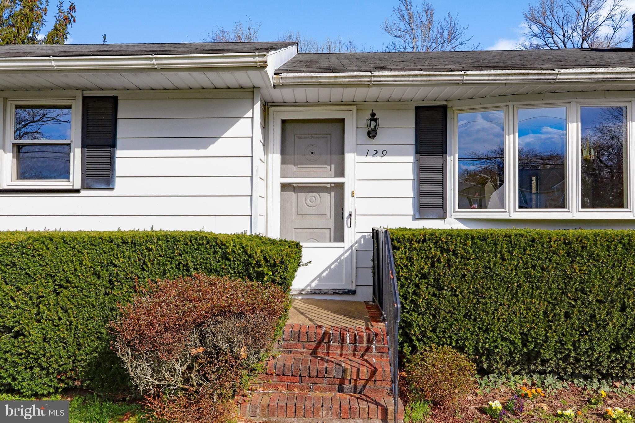 129 Barnsboro Road Sewell, NJ 08080 - Photo 4 of 56