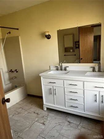 $255,000 | 8413 Logans Run, Dittmer, MO 63023