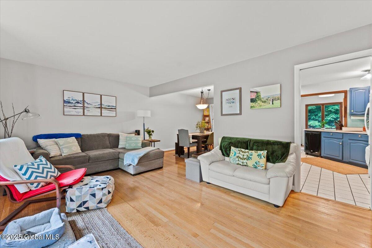 7 Loughberry Road Saratoga Springs, NY 12866 - Photo 7 of 35 33-DOD07775