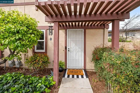 a view of entryway with a flower garden