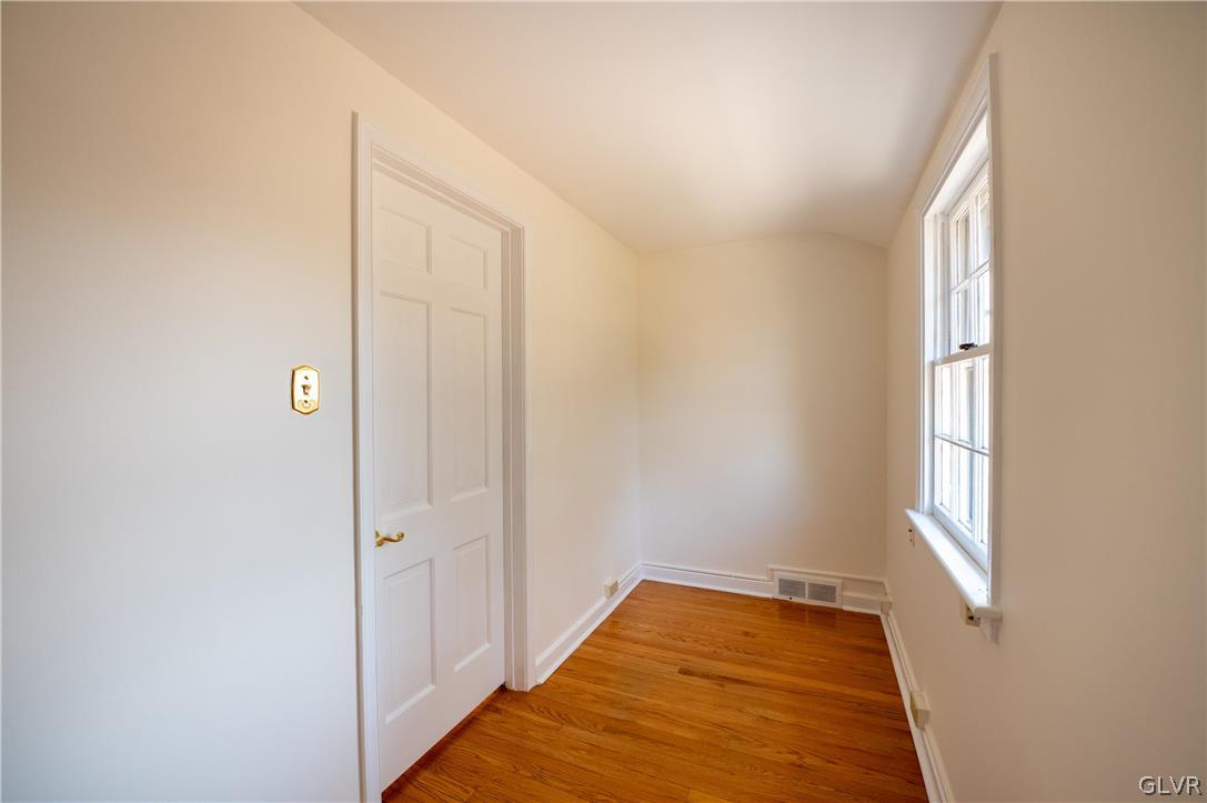 719 14th Avenue Bethlehem, PA 18018 - Photo 23 of 33 a view of bathroom with bathtub and shower