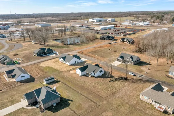 a view of a house with backyard