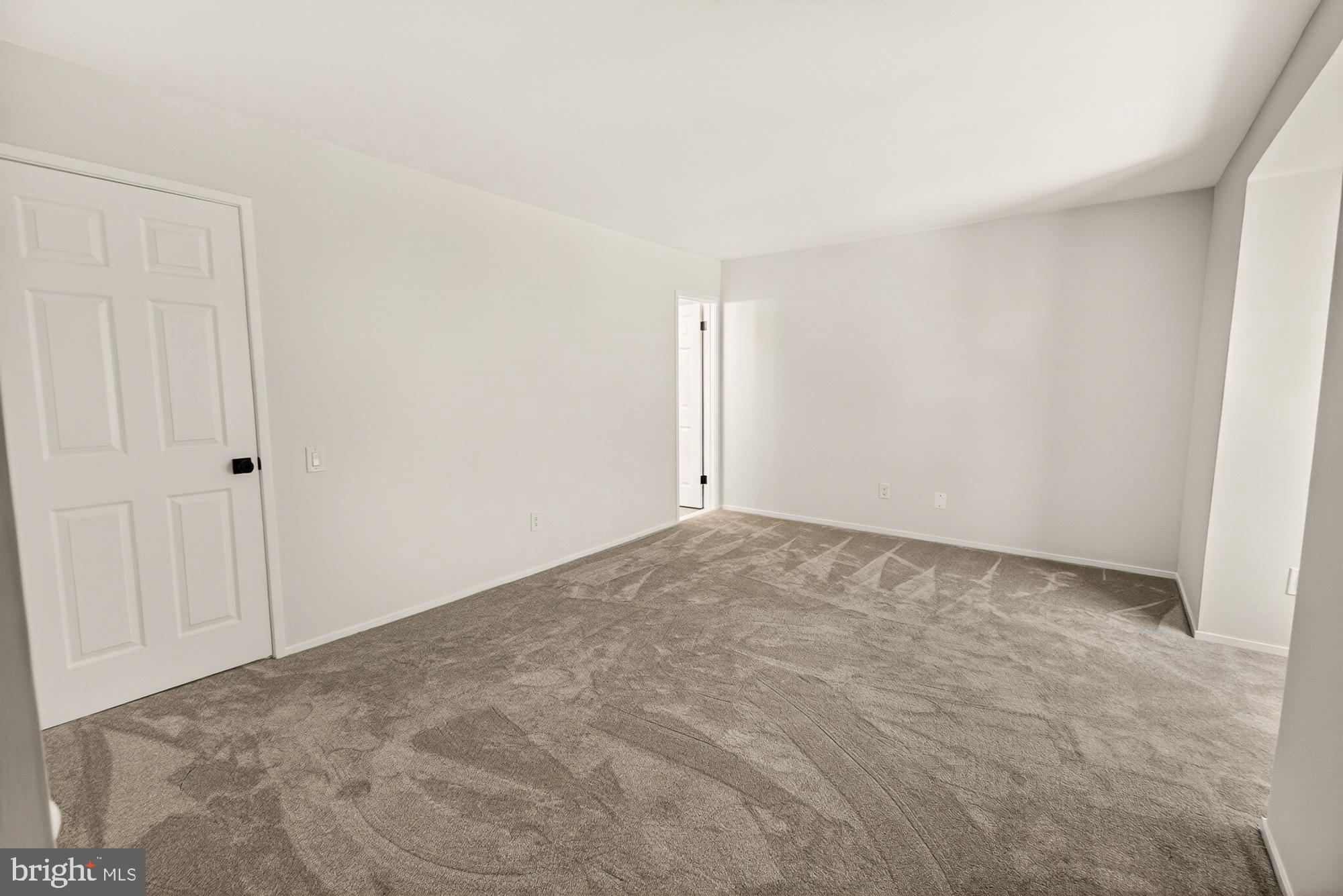 19346 Keymar Way Gaithersburg, MD 20886 - Photo 25 of 41 Walk-in closet