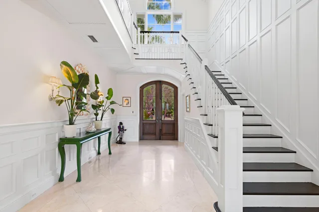 a view of entryway with a front door