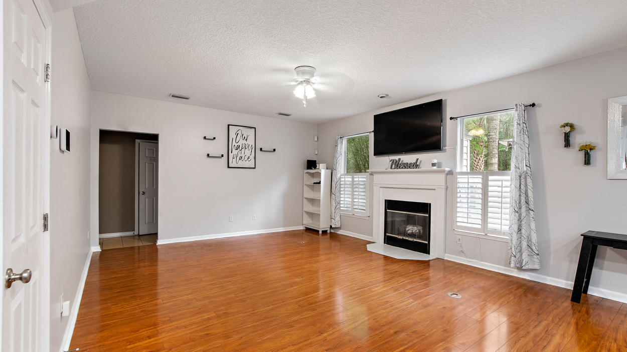 5950 Round Table Road Jacksonville, FL 32254 - Photo 11 of 35 DSC06526