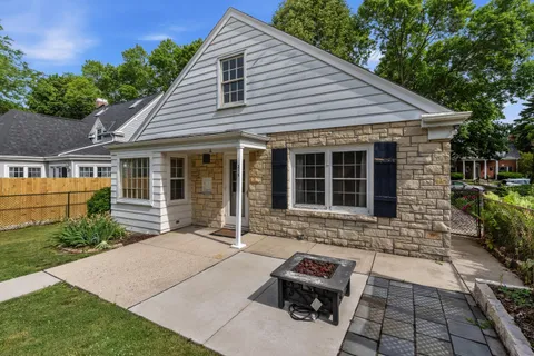 $247,500 | 215 West Saveland Avenue, Milwaukee, WI 53207