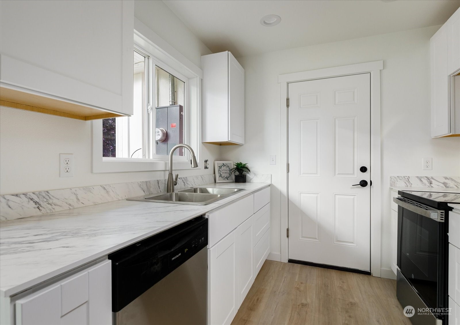 1096 View Ridge Drive Oak Harbor, WA 98277 - Photo 12 of 27 Gallery Image 12