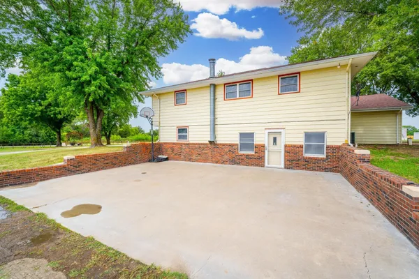 $600,000 | 15568 Southwest 160th Street, Rose Hill, KS 67133