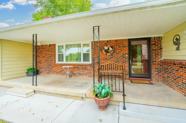 $600,000 | 15568 Southwest 160th Street, Rose Hill, KS 67133