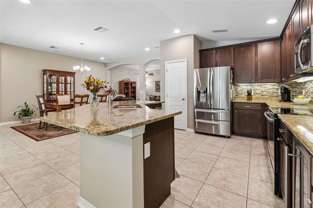 6601 Sparkling Way Wesley Chapel, FL 33545 - Photo 14 of 51
