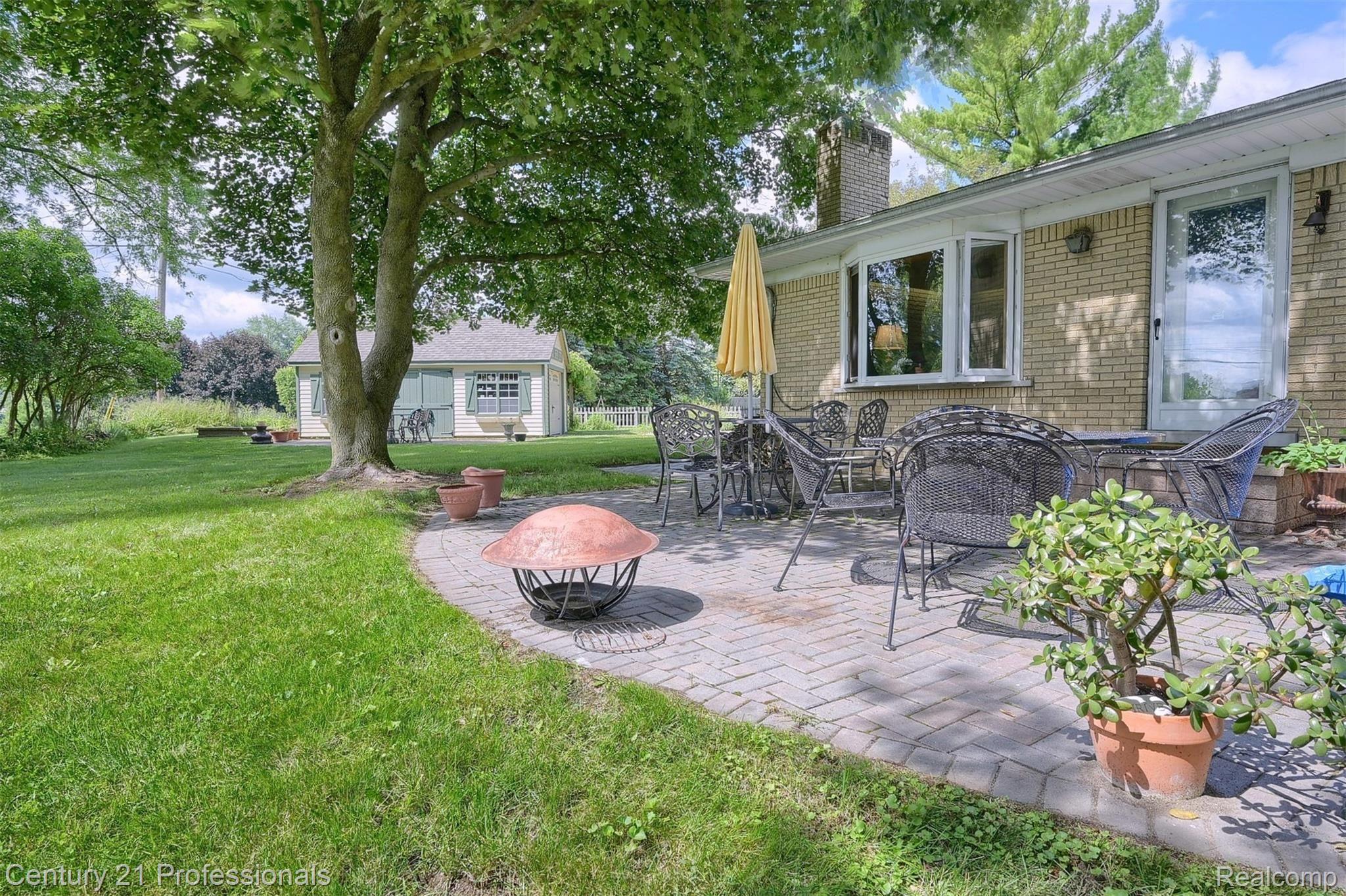 865 Briar Court Rochester, MI 48309 - Photo 34 of 39 33-Patio.jpg
