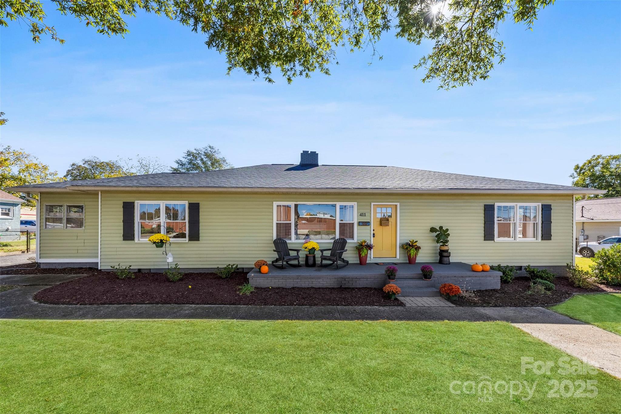 411 South Battleground Avenue Kings Mountain, NC 28086 - Photo 38 of 38 a living room with furniture and a yard