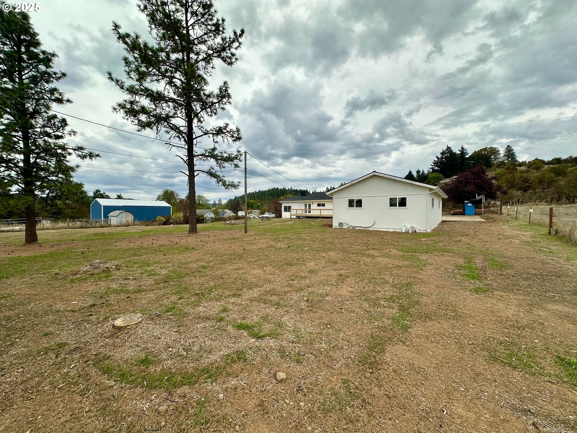 1858 Old Town Loop Road Oakland, OR 97462 - Photo 4 of 31 Gallery Image 4