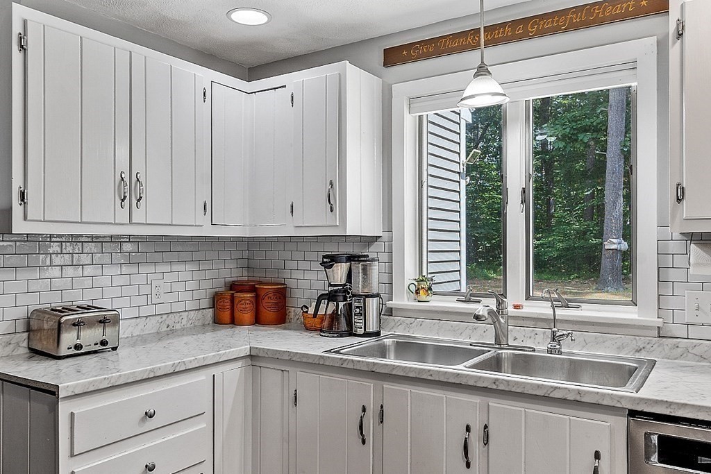 252 Brooks Station Road Princeton, MA 01541 - Photo 7 of 41