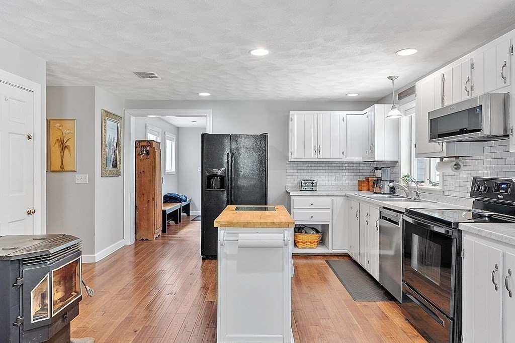 252 Brooks Station Road Princeton, MA 01541 - Photo 8 of 41
