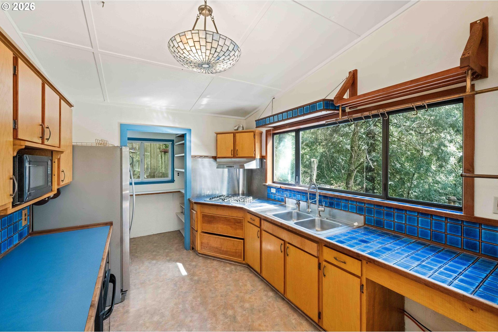 54378 Rosa Road Bandon, OR 97411 - Photo 11 of 34 Pantry
