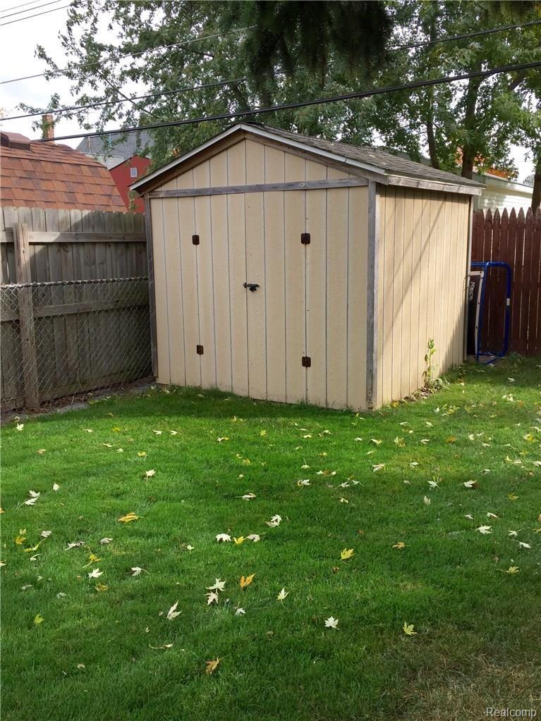 13452 Perry Circle Warren, MI 48088 - Photo 30 of 34 IMG_7255.JPG