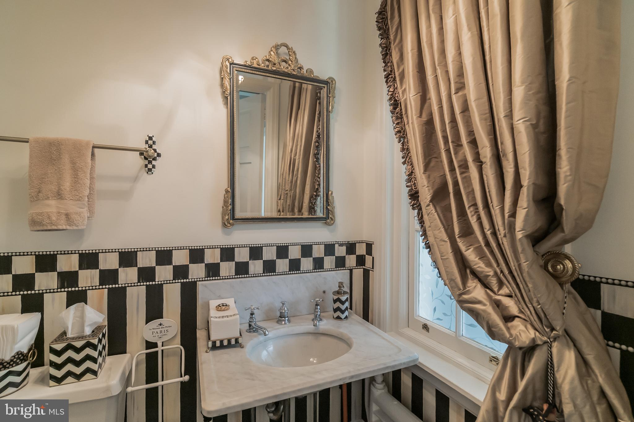 246 Chester Road Devon, PA 19333 - Photo 19 of 42 Powder Room