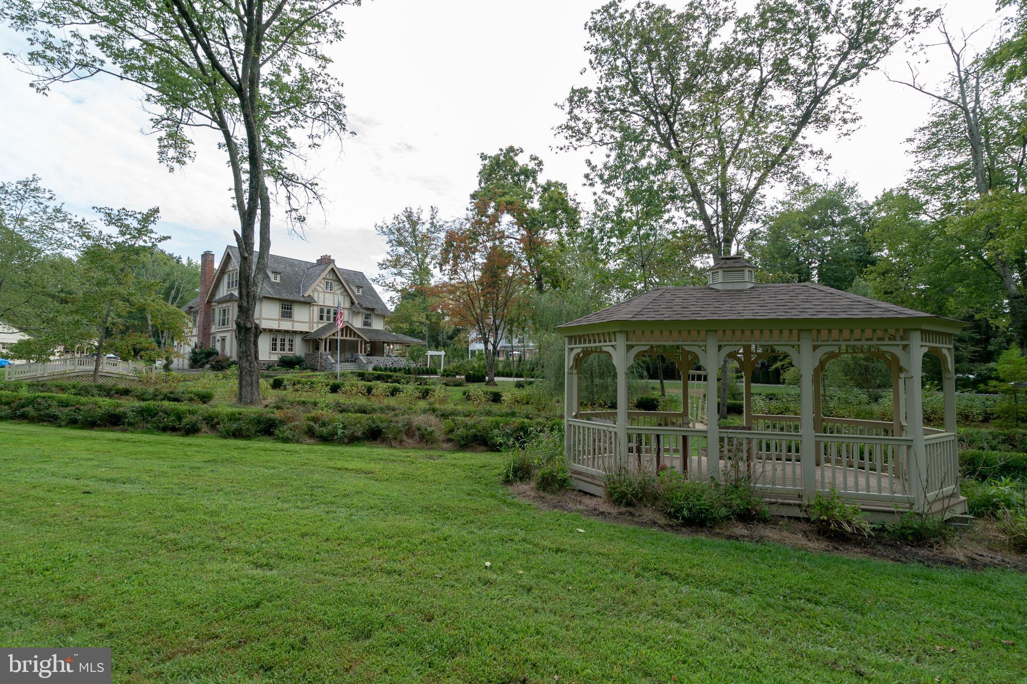 246 Chester Road Devon, PA 19333 - Photo 41 of 42 Fabulous Gardens