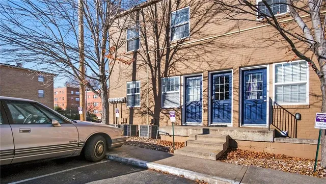 $149,900 | 1211 West 45th Street, Unit 2W, Kansas City, MO 64111