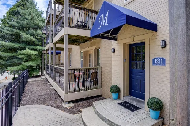 $149,900 | 1211 West 45th Street, Unit 2W, Kansas City, MO 64111