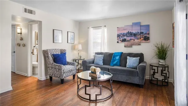 $149,900 | 1211 West 45th Street, Unit 2W, Kansas City, MO 64111