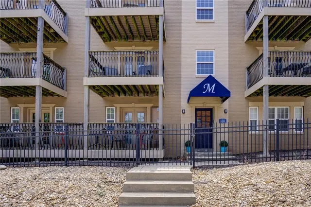 $149,900 | 1211 West 45th Street, Unit 2W, Kansas City, MO 64111