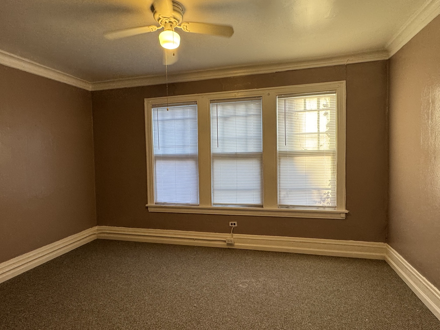 7329 South Coles Avenue Chicago, IL 60649 - Photo 18 of 20 an empty room with a window
