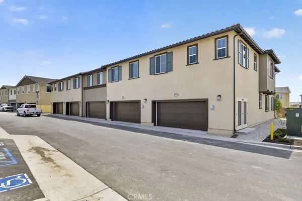 $439,990 | 33185 Opal Glass Drive, Winchester, CA 92596