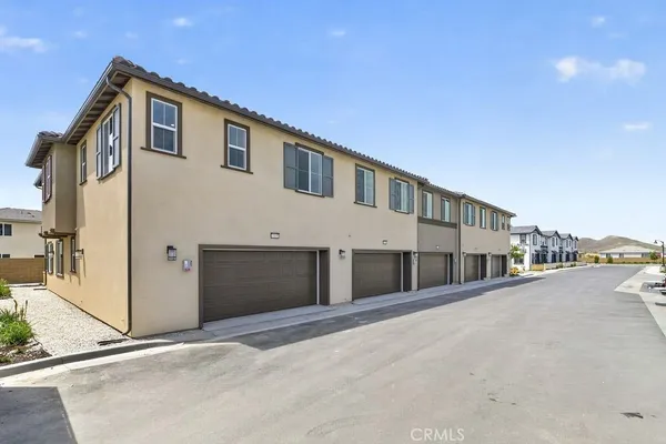 $439,990 | 33185 Opal Glass Drive, Winchester, CA 92596