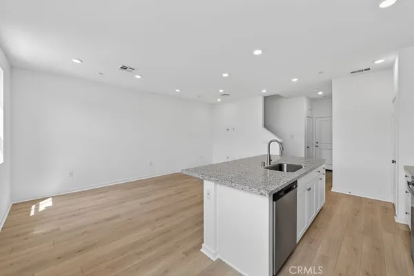 $439,990 | 33185 Opal Glass Drive, Winchester, CA 92596