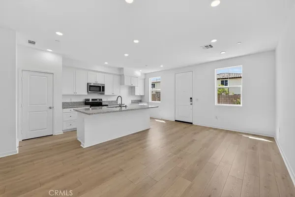 $439,990 | 33185 Opal Glass Drive, Winchester, CA 92596