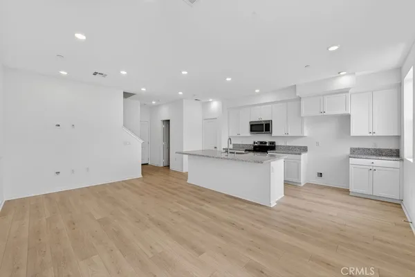 $439,990 | 33185 Opal Glass Drive, Winchester, CA 92596