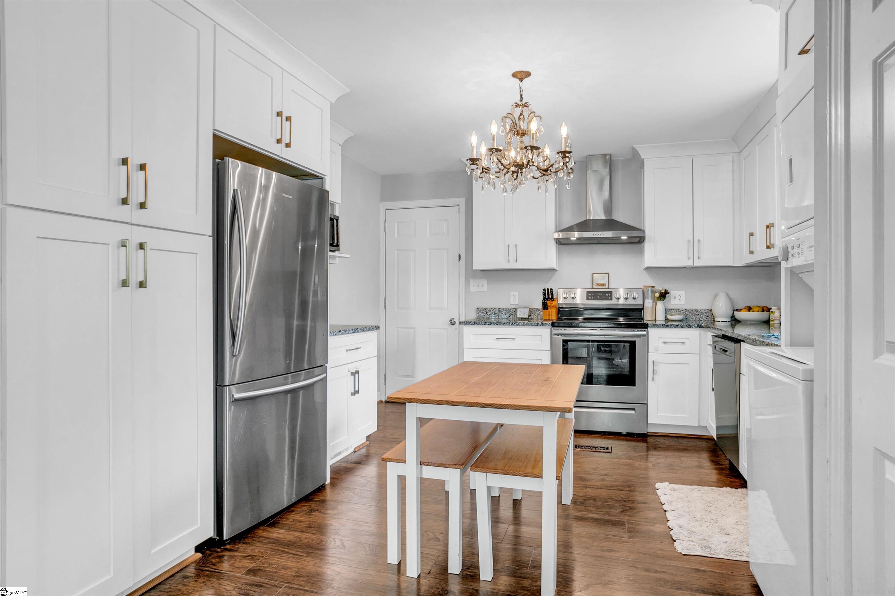 613 East Florida Street Clinton, SC 29325 - Photo 8 of 30