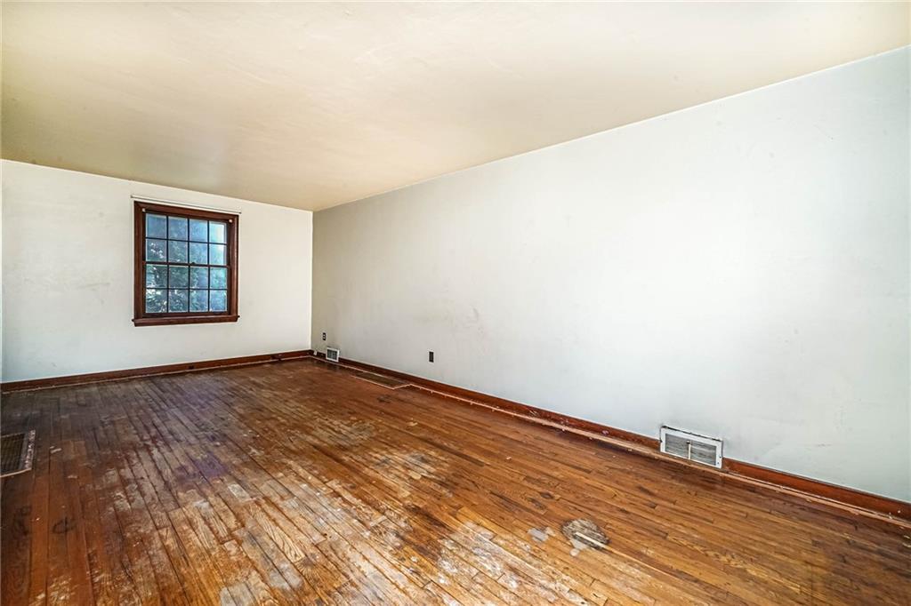 1035 McCoy Road McKees Rocks, PA 15136 - Photo 8 of 29