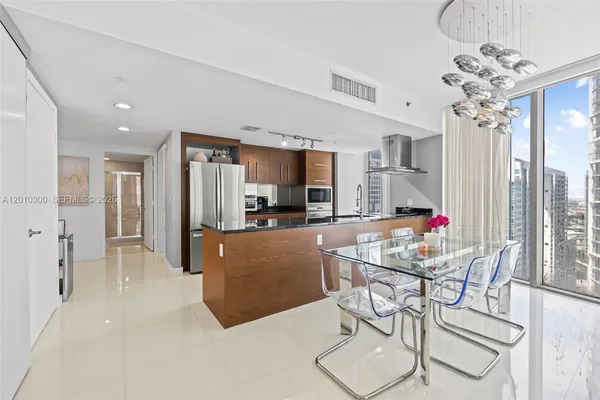 $885,000 | 495 Brickell Avenue, Unit 3710, Miami, FL 33131