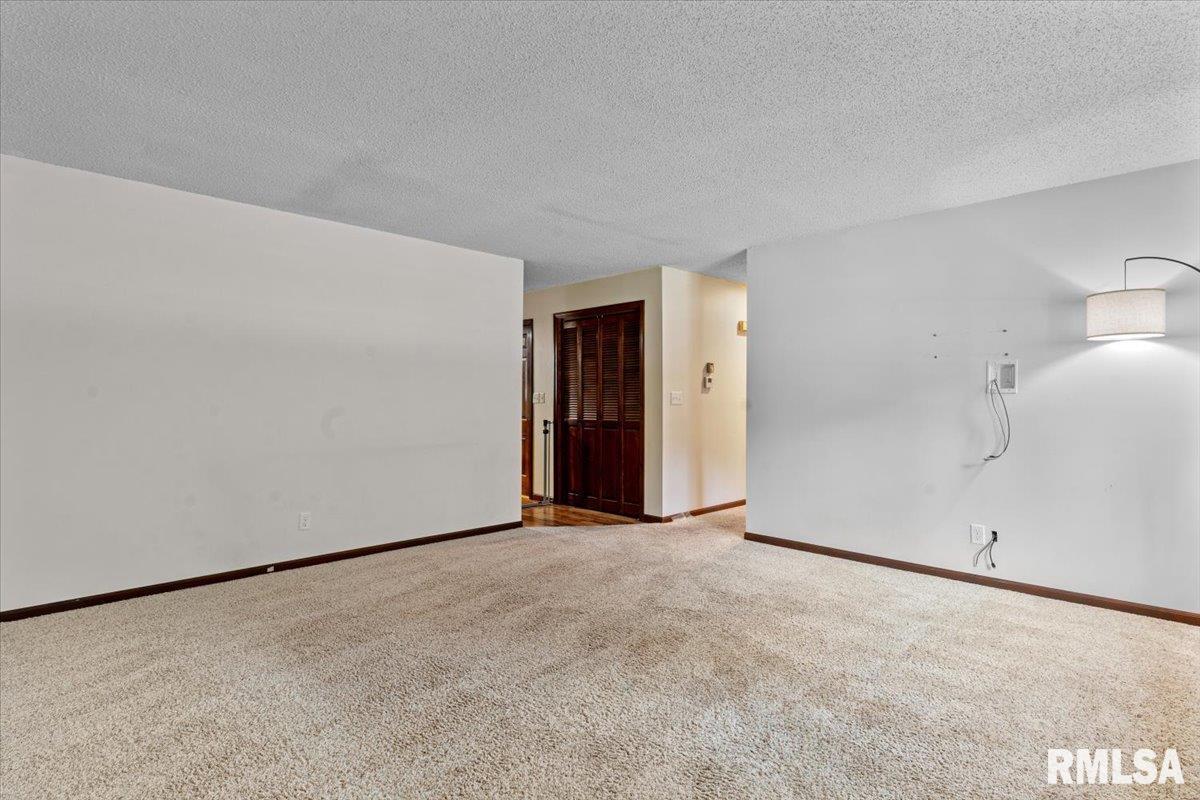 2605 Cardifs Avenue Springfield, IL 62704 - Photo 5 of 37
