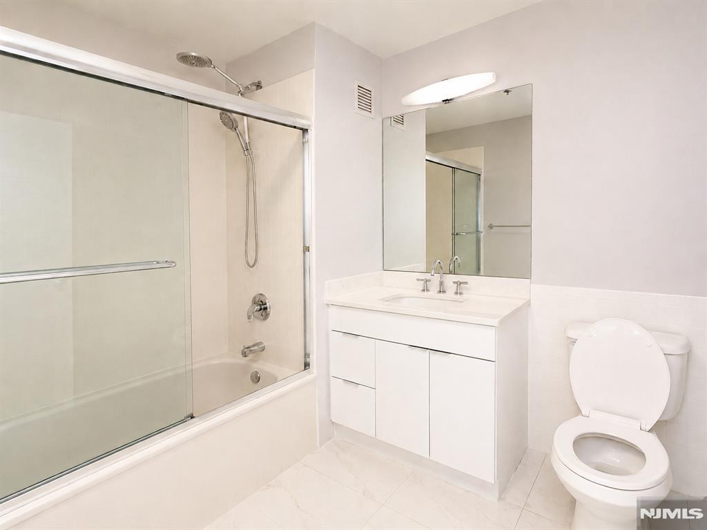 3418 City Place, Unit 3418 Edgewater, NJ 07020 - Photo 8 of 10
