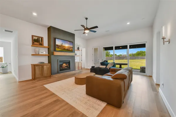 $4,800 | 1400 River Point Drive, Friendswood, TX 77546