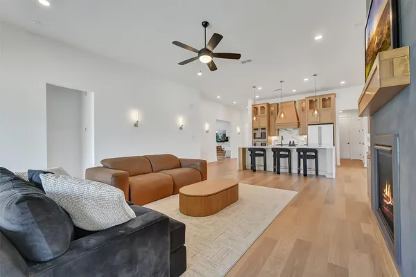 $4,800 | 1400 River Point Drive, Friendswood, TX 77546