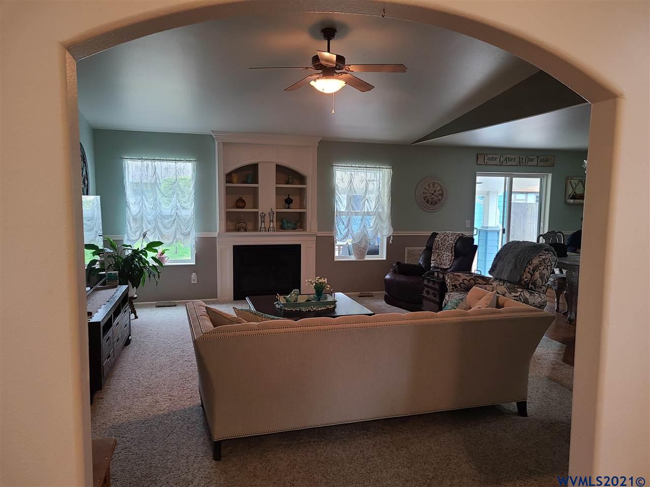 6216 Megan Street Northeast Albany, OR 97321 - Photo 2 of 25