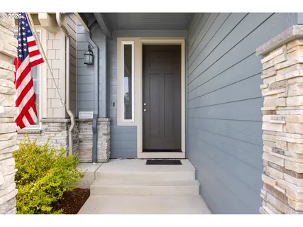 a view of entryway front of house