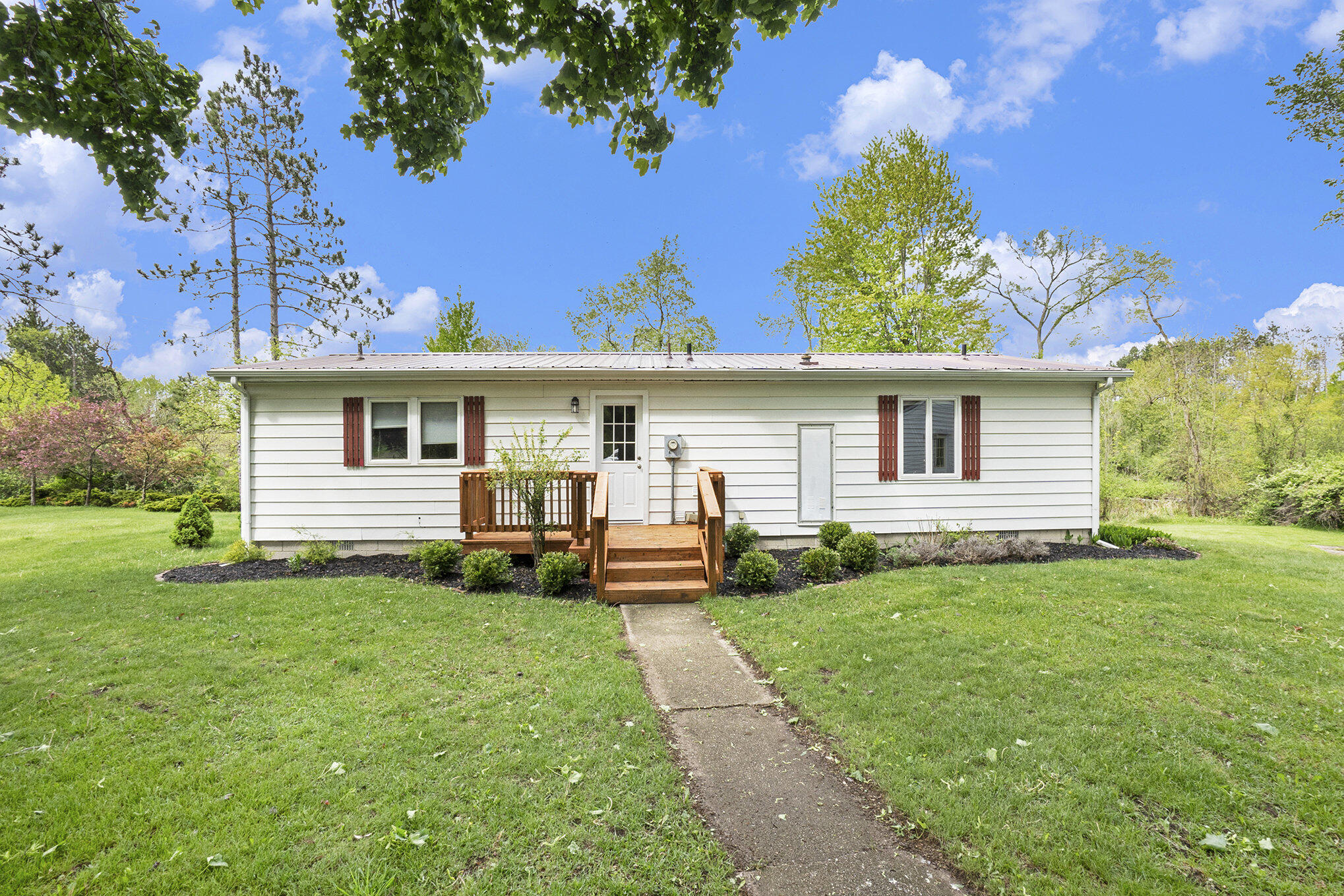 1862 19 Mile Road Barryton, MI 49305 - Photo 2 of 26 dsc01052_203